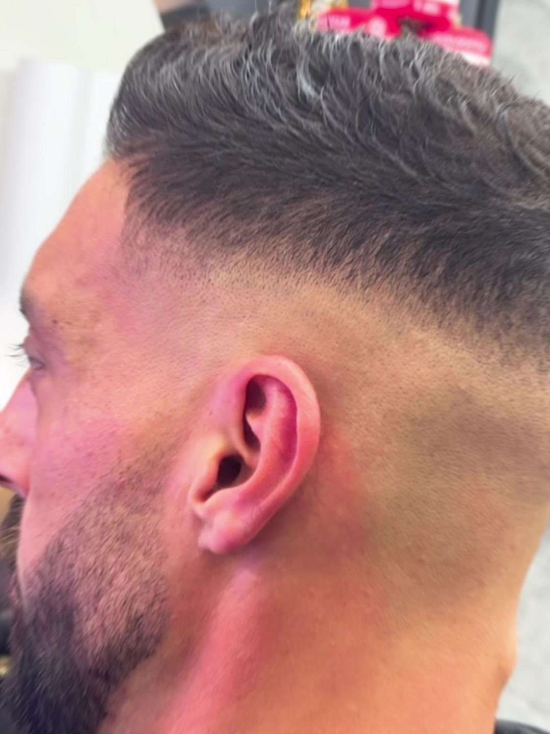 Fade met strak afgewerkte baardlijn, close-up van opzij, bij City Style Barbershop Valkenswaard